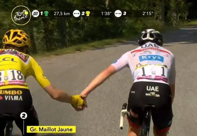 <p> El gesto de deportividad entre Jonas Vingegaard&nbsp;y Tadej Pogacar. EuroSport </p>