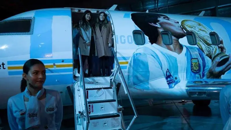 <p> Avi&oacute;n en homenaje a Maradona </p>