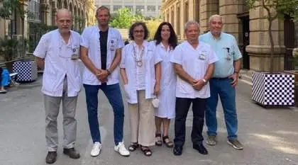 <p> De izquierda a derecha: los investigadores Josep M. Mir&oacute;, Juan Ambrosioni, Sonsoles S&aacute;nchez-Palomino, N&uacute;ria Climent, Josep Mallolas y Jos&eacute; Alcam&iacute;. - HOSPITAL CL&Iacute;NIC </p>