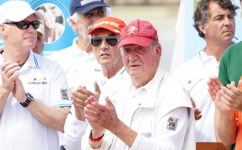 <p> Archivo - El Rey em&eacute;rito Juan Carlos durante su visita a Sanxenxo - &Aacute;lvaro Ballesteros - Europa Press - Archivo </p>