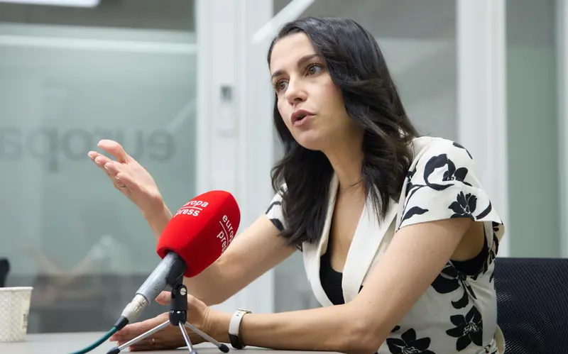 <p> Otegi sea el presidente de un club de fans de S&aacute;nchez </p>