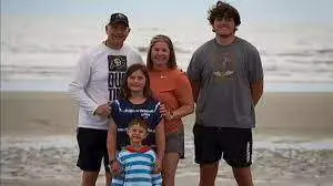 <p> Familia Simoson FACEBOOK/JAMIELYNNC </p>