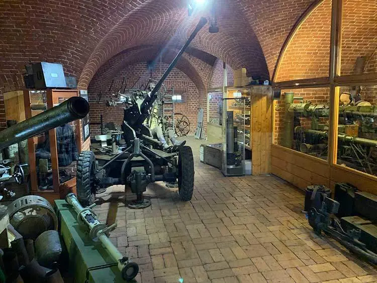 <p> Museo Fort Gerhard por dentro </p>