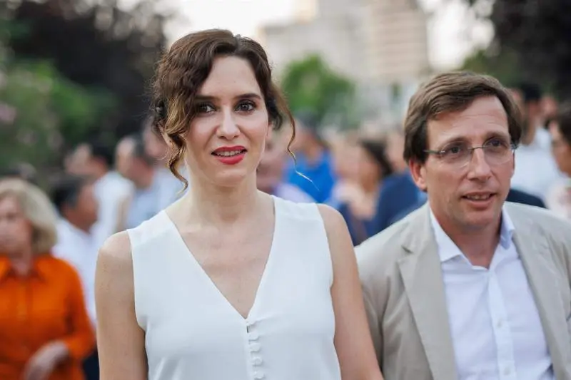 <p> La presidenta de la Comunidad de Madrid, Isabel D&iacute;az Ayuso, y el alcalde de Madrid, Jos&eacute; Luis Mart&iacute;nez-Almeida, durante el homenaje a Miguel &Aacute;ngel Blanco, en los Jardines de Miguel &Aacute;ngel Blanco, a 12 de julio de 2022, en Madrid (Espa&ntilde;a). - Alejandro Mart&iacute;nez V&eacute;lez - Europa Press </p>