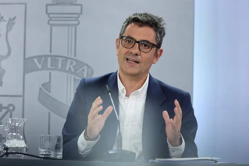 <p> El ministro de la Presidencia, Relaciones con las Cortes y Memoria Democr&aacute;tica, F&eacute;lix Bola&ntilde;os, interviene en una rueda posterior al Consejo de Ministros en el Complejo de la Moncloa, a 1 de agosto de 2022. - Jes&uacute;s Hell&iacute;n - Europa Press </p>