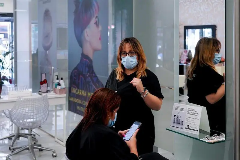 <p> Una clienta de una peluquer&iacute;a </p>