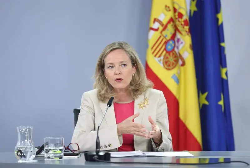 <p> La vicepresidenta primera y ministra de Asuntos Econ&oacute;micos y Transformaci&oacute;n Digital, Nadia Calvi&ntilde;o, en una rueda de prensa posterior al Consejo de Ministros, en el Palacio de La Moncloa, a 26 de julio de 2022, en Madrid (Espa&ntilde;a). El Consejo de Ministros h - Eduardo Parra - Europa Press </p>