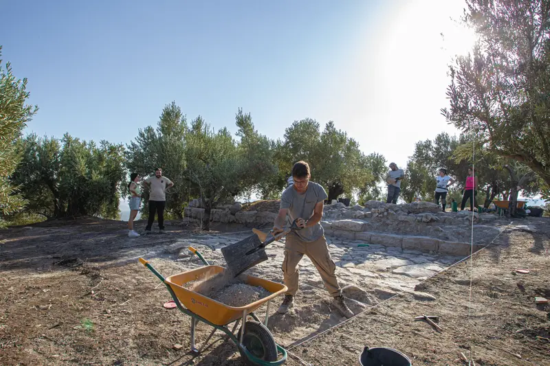 <p> Excavaci&oacute;n en El Higuer&oacute;n de Nueva Carteya. </p>