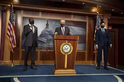 <p> El l&iacute;der de los senadores dem&oacute;cratas de Estados Unidos, Chuck Schumer, en la sede del Senado en Washington - -/Senate Democrats/dpa - Archivo </p>