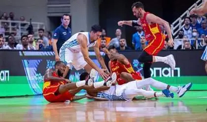 <p> La selecci&oacute;n espa&ntilde;ola de baloncesto cae ante Grecia en su primer test de preparaci&oacute;n camino al Eurobasket 2022 - ALBERTO NEVADO/FEB </p>