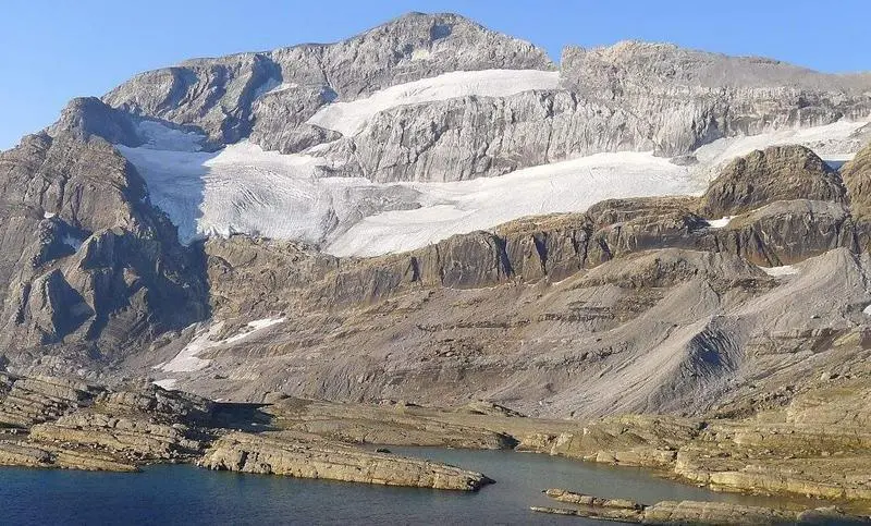 <p> Glaciar de Monte Perdido en el Pirineo Aragon&eacute;s </p>
