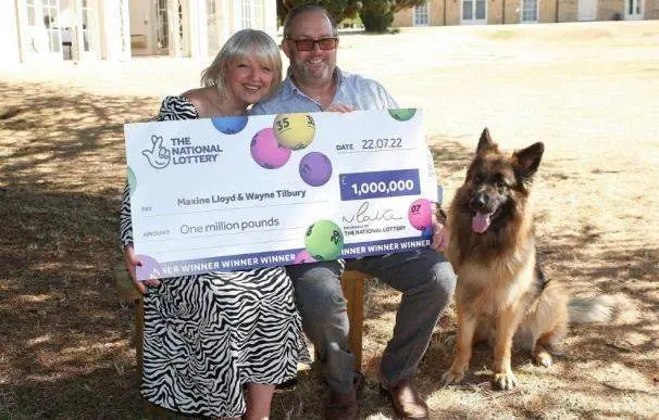 <p> Maxine Lloyd y su marido, Wayne Tilbury </p>