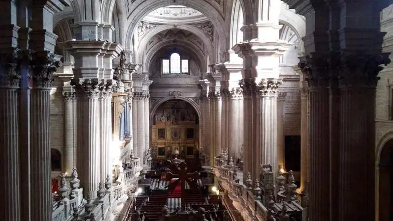 <p> Interior de la Catedral desde las galer&iacute;as altas. - EUROPA PRESS </p>