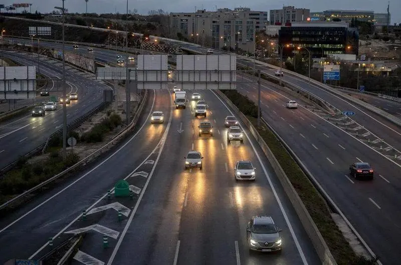 <p> Fallecen 8 personas en las carreteras durante el puente </p>