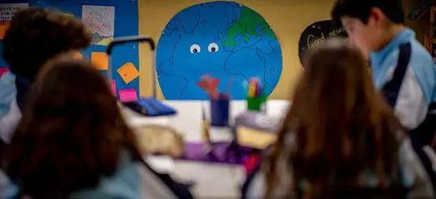 <p> Ni&ntilde;os de primaria aprendiendo sobre el Medio Ambiente </p>