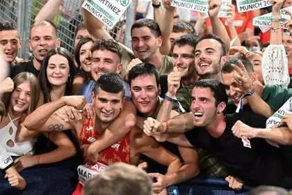 <p> Asier Mart&iacute;nez tras ganar el oro en 110 metros vallas - Sven Hoppe/dpa </p>