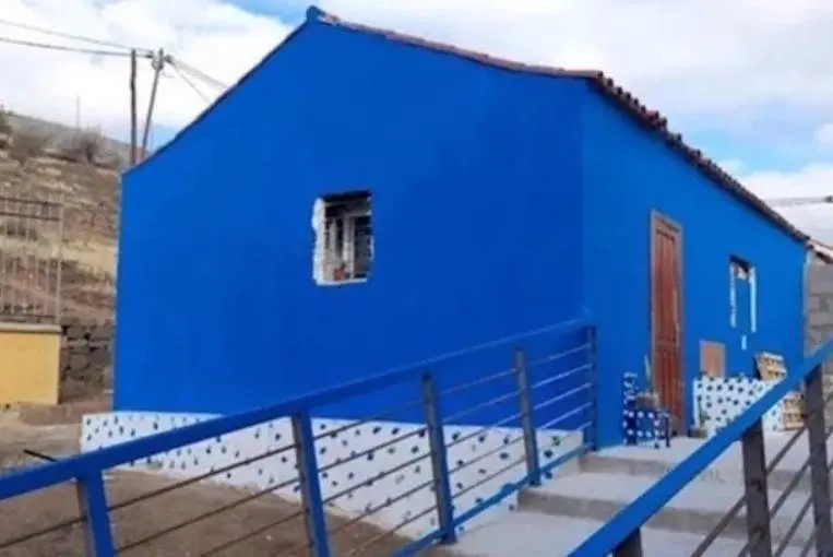 <p> Tanatorio "okupado" en Telde, Gran Canaria </p>