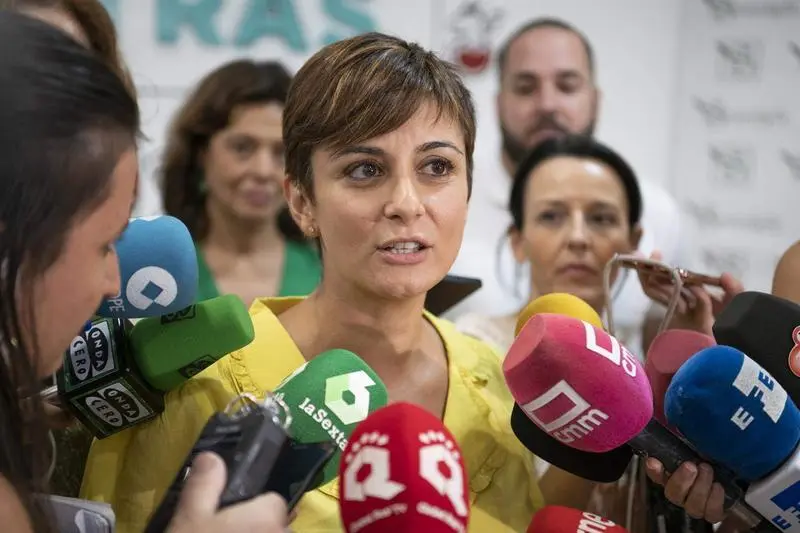 <p> La ministra de Pol&iacute;tica Territorial y portavoz del Gobierno, Isabel Rodr&iacute;guez atiende a los medios de comunicaci&oacute;n durante su visita a Ciudad Real, a 18 de agosto de 2022, en Ciudad Real, Castilla La Mancha, (Espa&ntilde;a). - Eusebio Garc&iacute;a del Castillo - Europa Press </p>