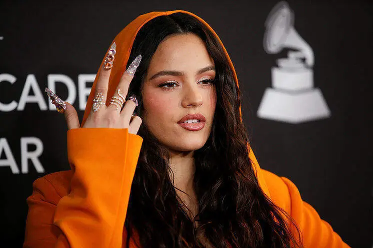 <p> Rosal&iacute;a, elegida por la revista Forbes como una de las "espa&ntilde;olas m&aacute;s influyentes" </p>