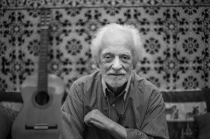 <p> El guitarrista Manolo Sanl&uacute;car </p>