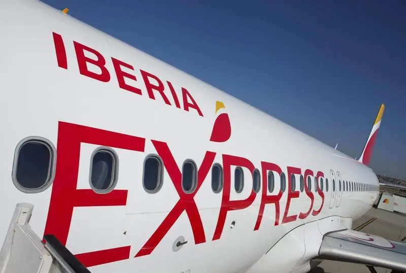<p> Avi&oacute;n de Iberia Express </p>