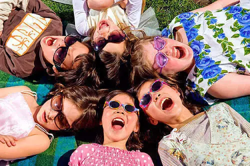 <p> Ni&ntilde;os con gafas. ARCHIVO </p>