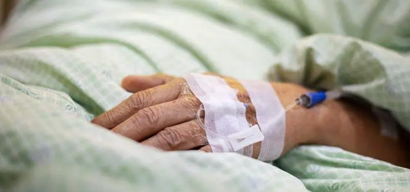 <p> Persona mayor ingresada por Covid </p>