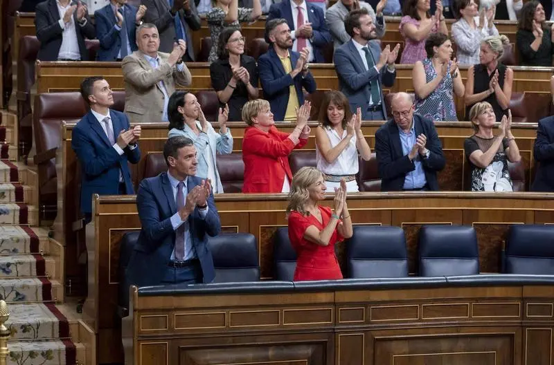 <p> El presidente del Gobierno, Pedro S&aacute;nchez, y la vicepresidenta segunda y ministra de Trabajo y Econom&iacute;a Social, Yolanda D&iacute;az </p>