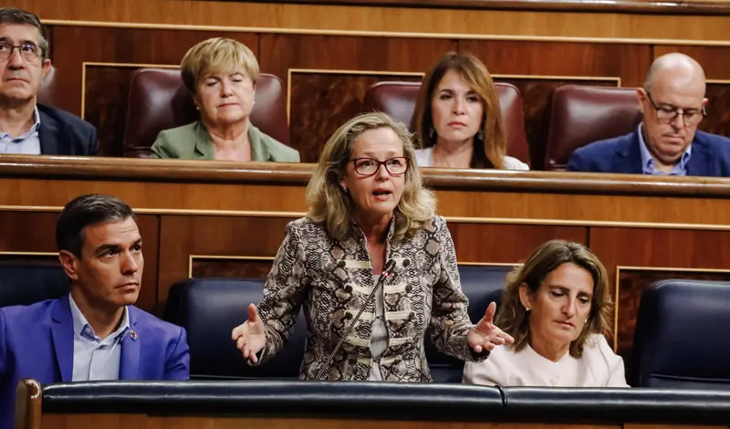 <p> La vicepresidenta primera del Gobierno y ministra de Asuntos Econ&oacute;micos y Transformaci&oacute;n Digital, Nadia Calvi&ntilde;o, interviene durante una sesi&oacute;n plenaria en el Congreso - Carlos Luj&aacute;n - Europa Press </p>
