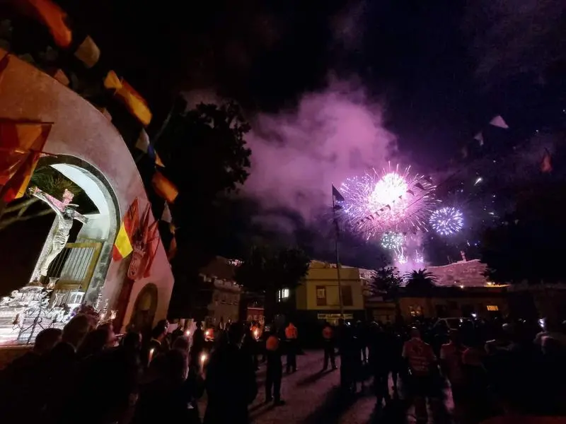<p> Fuegos artificiales silenciosos de las fiestas patronales de La Laguna </p>