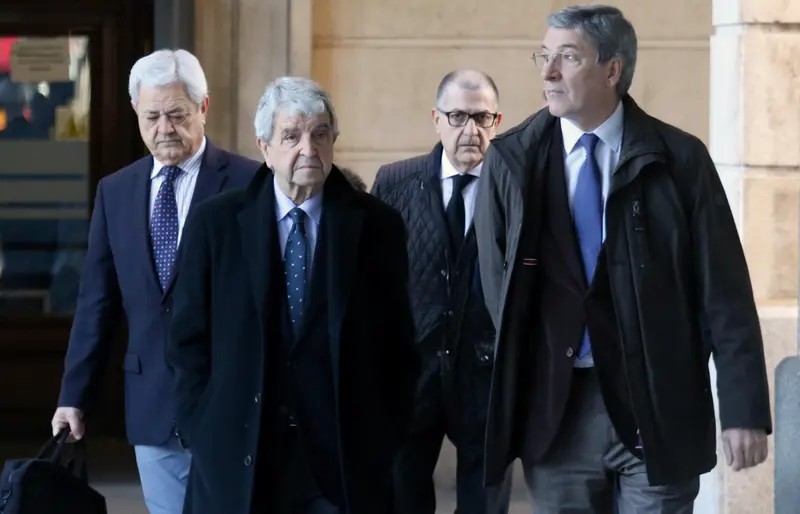 <p> Archivo - Vallejo y Serrano Aguilar en cada uno de los extremos de la fotograf&iacute;a - EUROPA PRESS - Archivo </p>