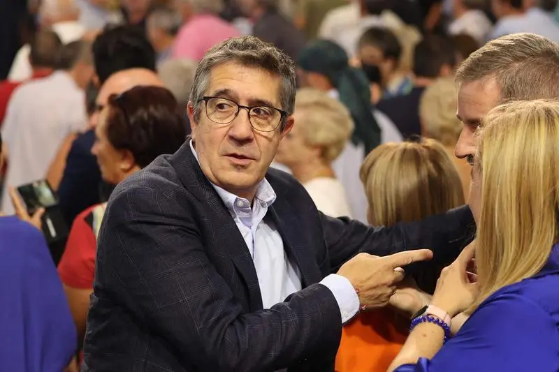 <p> El portavoz del Grupo Parlamentario Socialista en el Congreso de los Diputados, Patxi L&oacute;pez, en el Consejo Pol&iacute;tico Federal de su formaci&oacute;n </p>