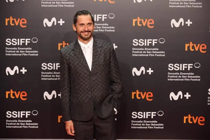 <p> Paco Le&oacute;n posa durante la gala de apertura del Festival de San Sebasti&aacute;n 2022 </p>