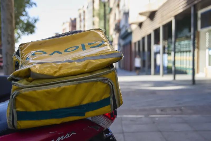 <p> Archivo - Un repartidor de Glovo, a 28 de julio de 2022, en Madrid (Espa&ntilde;a). - Jes&uacute;s Hell&iacute;n - Europa Press - Archivo </p>