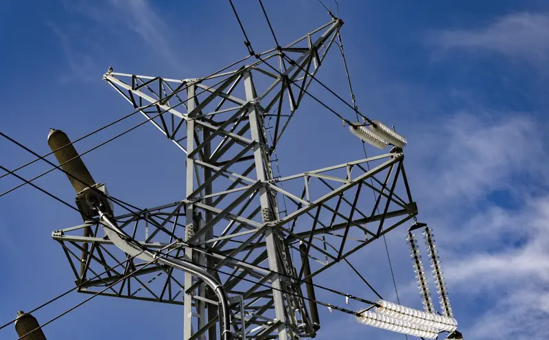 <p> Archivo - Una torre el&eacute;ctrica, a 12 de noviembre de 2021, en Madrid, (Espa&ntilde;a). El &Iacute;ndice de Precios de Consumo (IPC) subi&oacute; un 1,8% en octubre en relaci&oacute;n al mes anterior y dispar&oacute; su tasa interanual hasta el 5,4%, casi 1,5 puntos por encima de la tasa de - Eduardo Parra - Europa Press - Archivo </p>