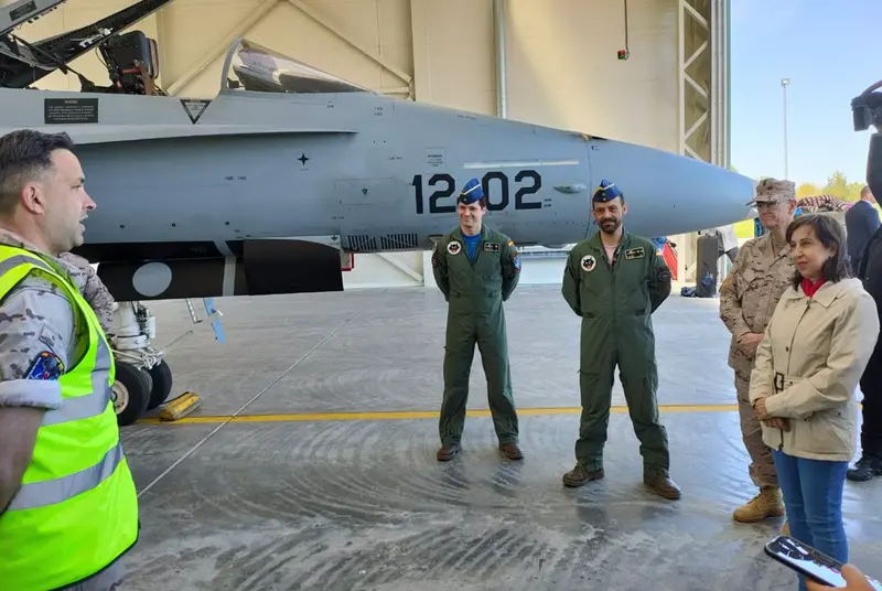 <p> Archivo - La ministra de Defensa, Margarita Robles, en visita a la base de Siauliai (Lituania) - EUROPA PRESS - Archivo </p>