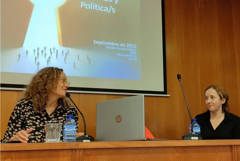 <p> La presidenta del CSIC, Elo&iacute;sa del Pinto (d), junto a la directora del m&aacute;ster de Ciencia Pol&iacute;tica de la USAL, Araceli Mateos (i), antes de la conferencia en la Facultad de Derecho. - EUROPA PRESS </p>