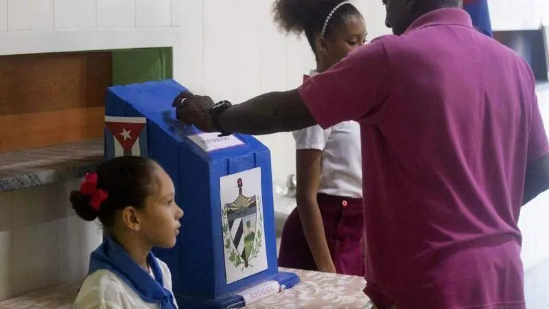 <p> Refer&eacute;ndum en Cuba </p>