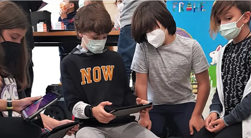 <p> El programa 'DigiCraft en tu cole' llega a 200 centros educativos y a m&aacute;s de 33.000 alumnos andaluces </p>