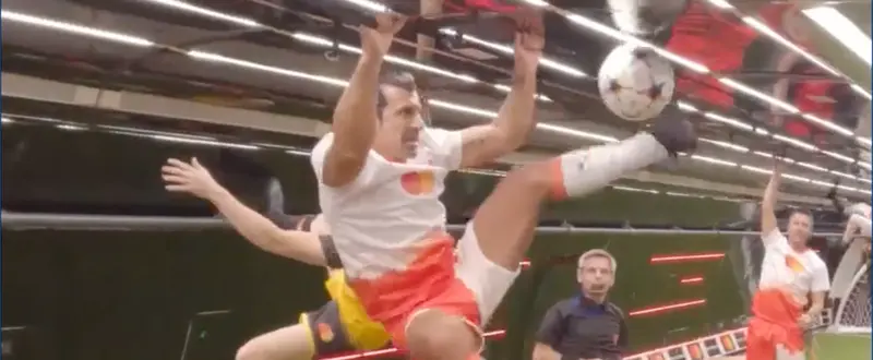 <p> Luis Figo durante el partido </p>