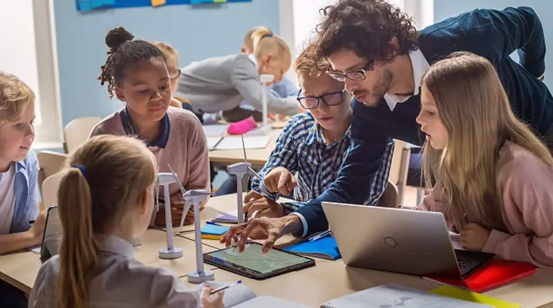 <p> Iniciativa 'Un clic para el cole' - AMAZON </p>