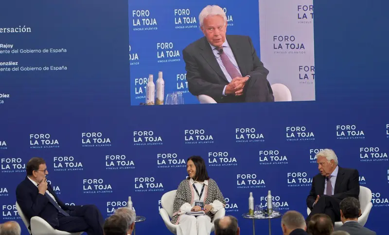 <p> Los expresidentes del Gobierno de Espa&ntilde;a, Mariano Rajoy y Felipe Gonz&aacute;lez (i), participan en una conferencia durante el Foro de La Toja, a 30 de septiembre de 2022, en la Isla de La Toja, O Grove, Pontevedra, Galicia (Espa&ntilde;a). El Rey inaugur&oacute; ayer, por cu - Gustavo de la Paz - Europa Press </p>