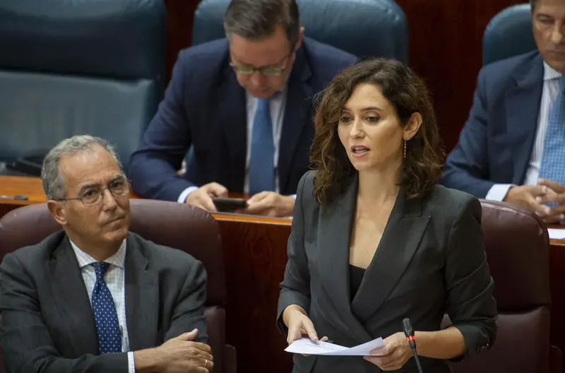 <p> La presidenta de la Comunidad de Madrid, Isabel D&iacute;az Ayuso, junto al vicepresidente y consejero de Educaci&oacute;n y Universidades de la Comunidad de Madrid Enrique Ossorio - Juan Barbosa - Europa Press </p>