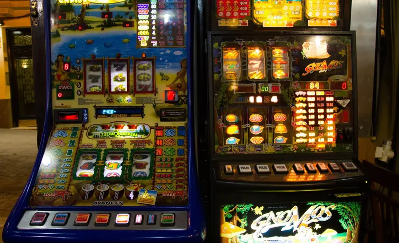 <p> Archivo - M&aacute;quinas tragaperras - CARLA BONNET/EUROPA PRESS - Archivo </p>