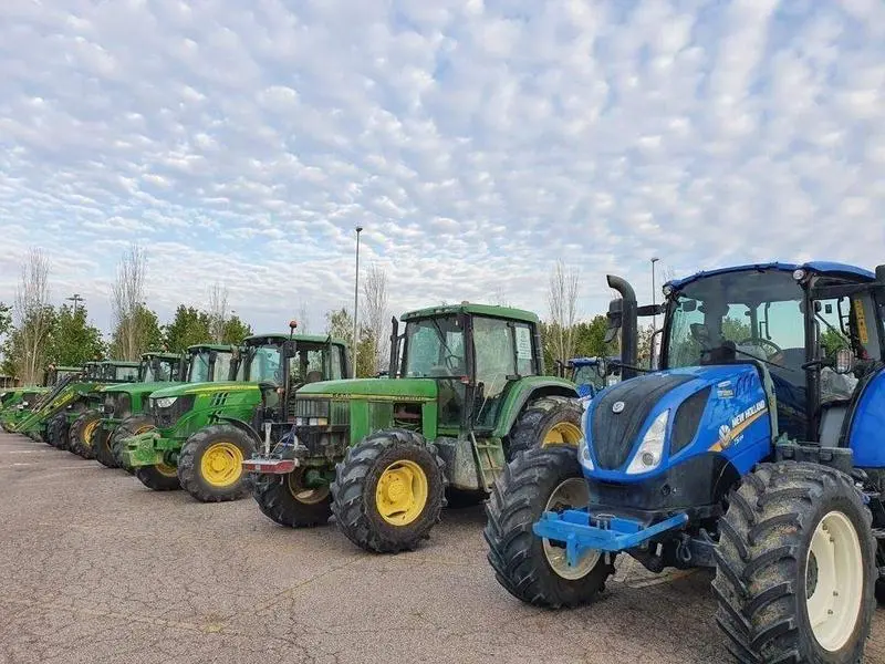 <p> Tractores de agricultores de la provincia de C&oacute;rdoba </p>
