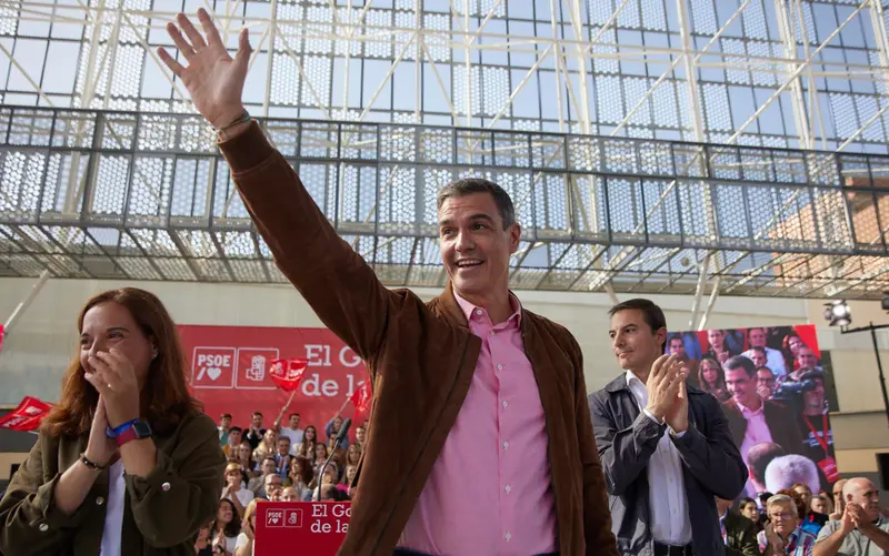 <p> El presidente del Gobierno y l&iacute;der del PSOE, Pedro S&aacute;nchez, interviene en un acto pol&iacute;tico de los socialistas - Jes&uacute;s Hell&iacute;n - Europa Press </p>