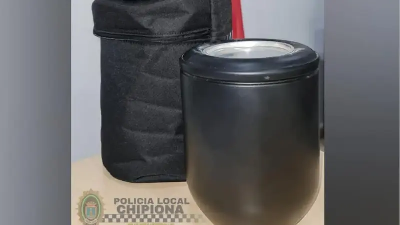 <p> La urna del difunto </p>