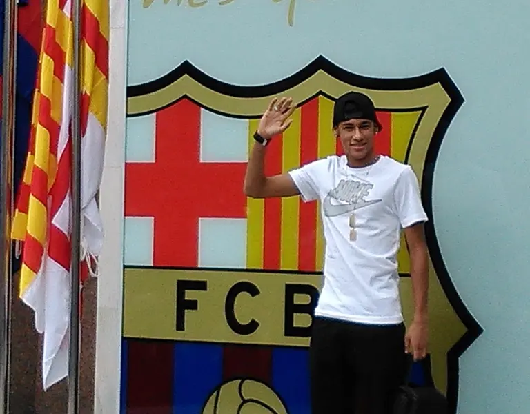 <p> Archivo - El jugador del FC Barcelona Neymar a su llegada a oficinas el d&iacute;a de su presentaci&oacute;n. - EUROPA PRESS - Archivo </p>