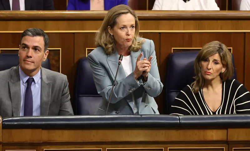 <p> Archivo - La vicepresidenta primera y ministra de Asuntos Econ&oacute;micos, Nadia Calvi&ntilde;o, interviene en una sesi&oacute;n de control, en el Congreso de los Diputados, a 11 de mayo de 2022, en Madrid (Espa&ntilde;a). El pleno est&aacute; marcado por las preguntas de la oposici&oacute;n al - Eduardo Parra - Europa Press - Archivo </p>