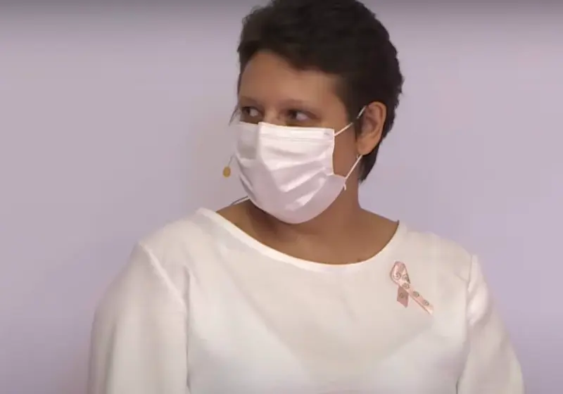 <p> Mar&iacute;a Jos&eacute; Ivars, paciente con c&aacute;ncer de mama metast&aacute;sico, en un acto organizado por la Asociaci&oacute;n Espa&ntilde;ola contra el C&aacute;ncer (AECC) con motivo del D&iacute;a Mundial Contra el C&aacute;ncer de Mama. En Madrid (Espa&ntilde;a), a 19 de octubre de 2022. - AECC </p>